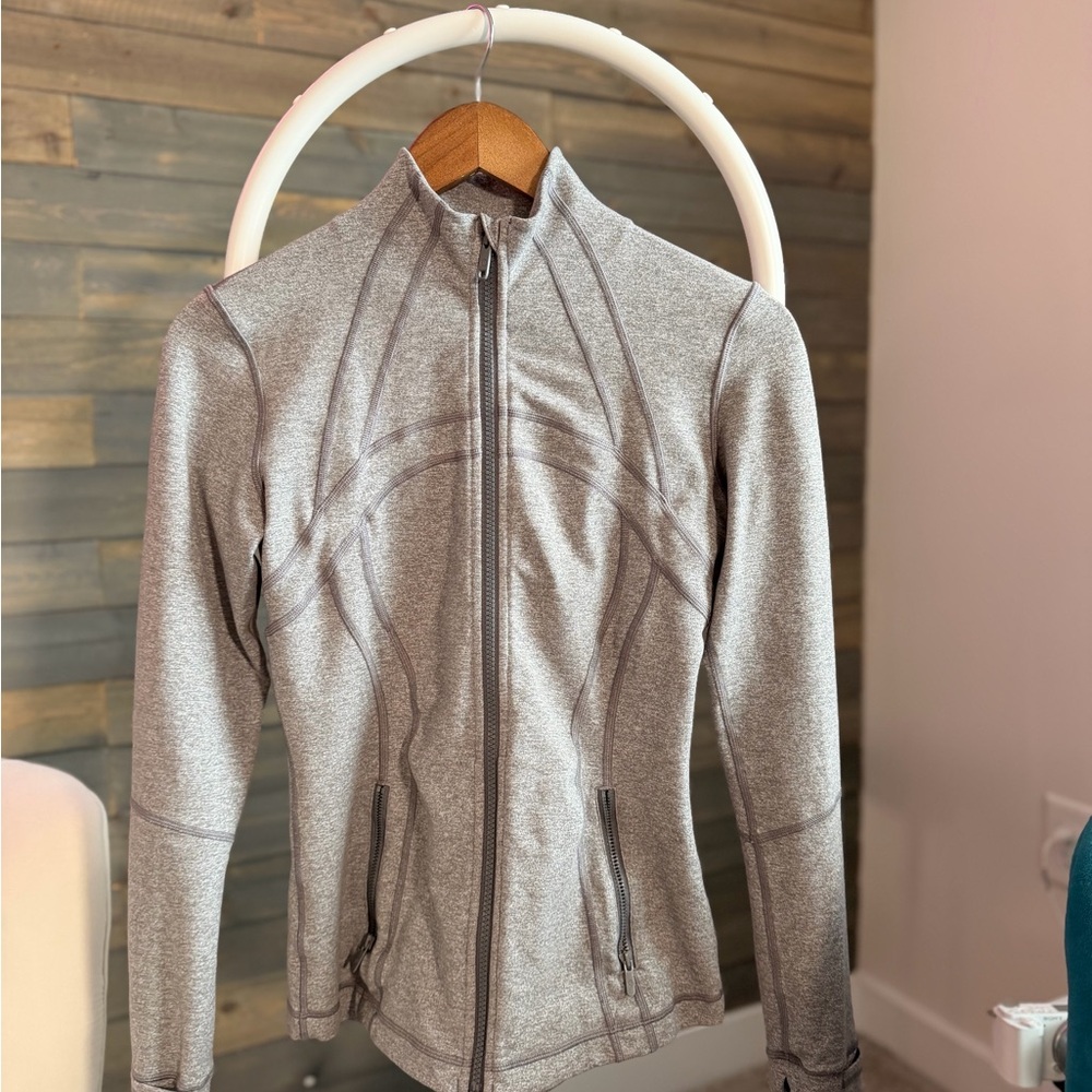 Lululemon Define Jacket|Size 6
Heathered Slate